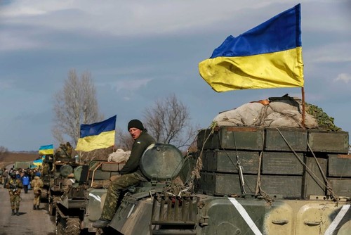 Ukraine crisis: Both sides withdraw most of heavy weapons  - ảnh 1